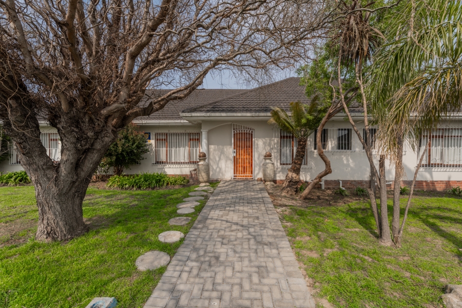 8 Bedroom Property for Sale in Strand North Western Cape